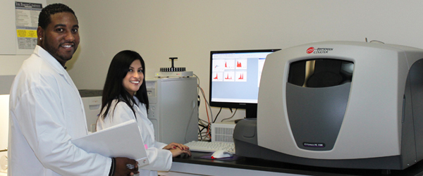 Kevin & Marisa in lab